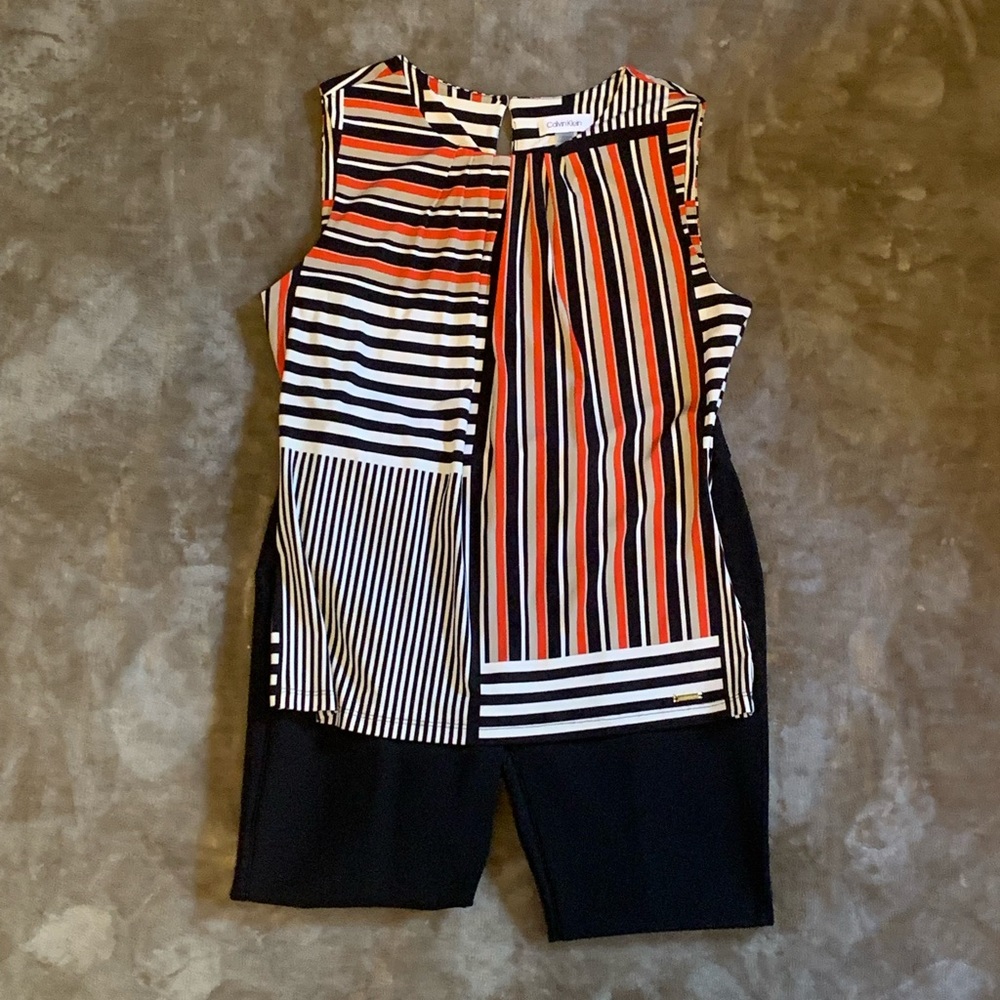 Lightly worn Calvin Klein sleeveless top. Size M.